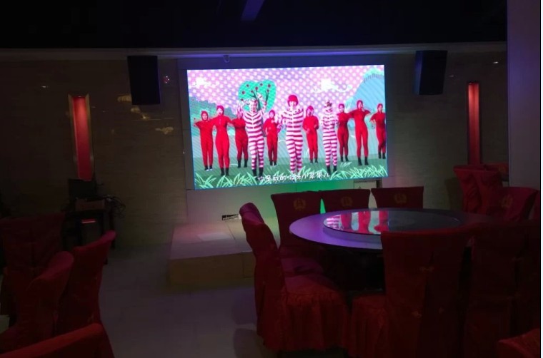沙坪壩天龍飯店P4室內(nèi)全彩顯示屏